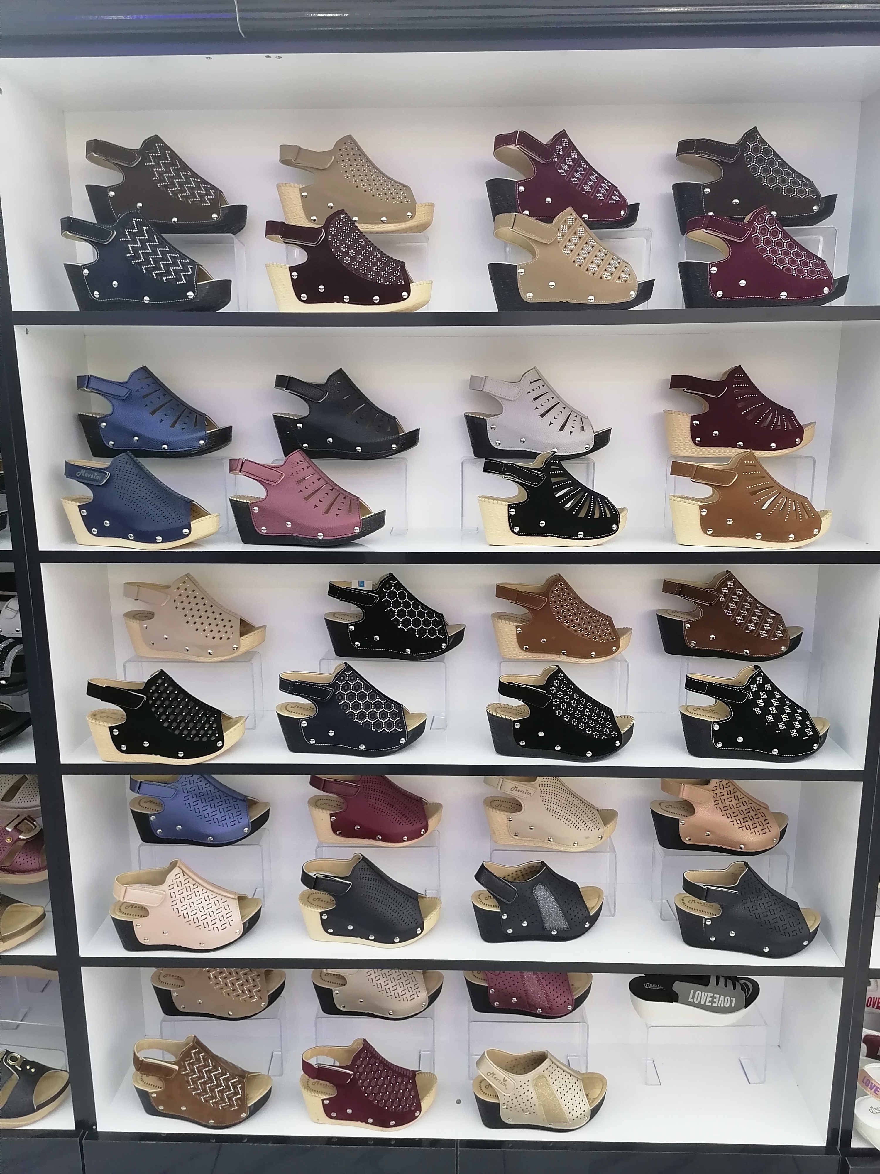 Gün Terlik & Ayakkabı